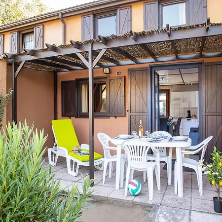 Group With 2 Pools Tatil Evi